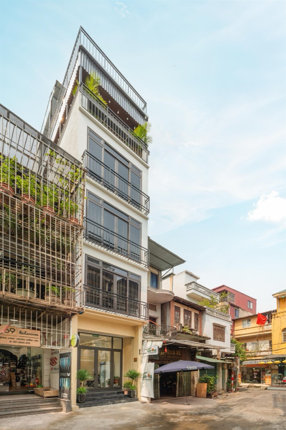 The River Hideaway building, five floors on a quiet Hà Nội street