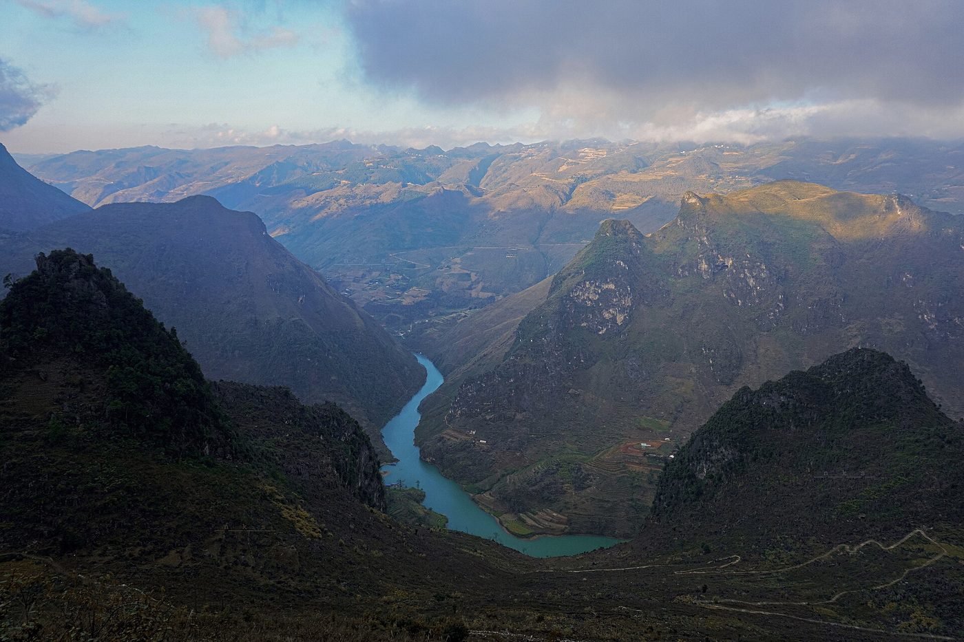 The jade-green Nho Quế river deep in the gorge below Mã Pí Lèng