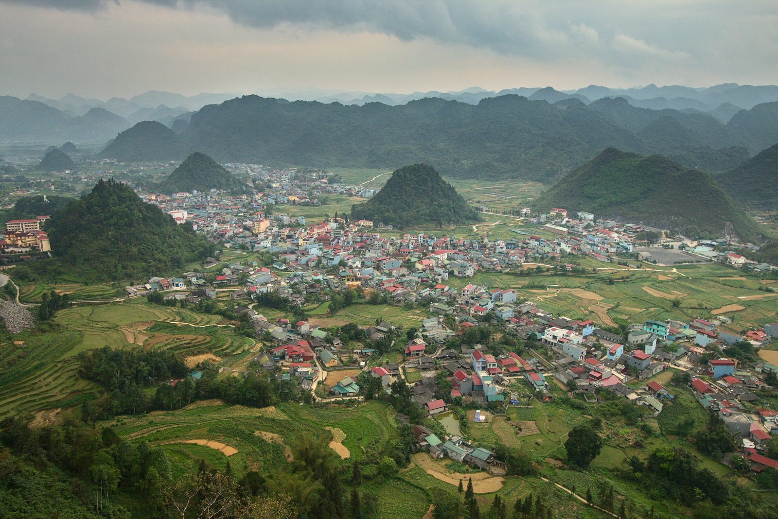 Tam Sơn town and the cone-shaped hills of the Quản Bạ valley