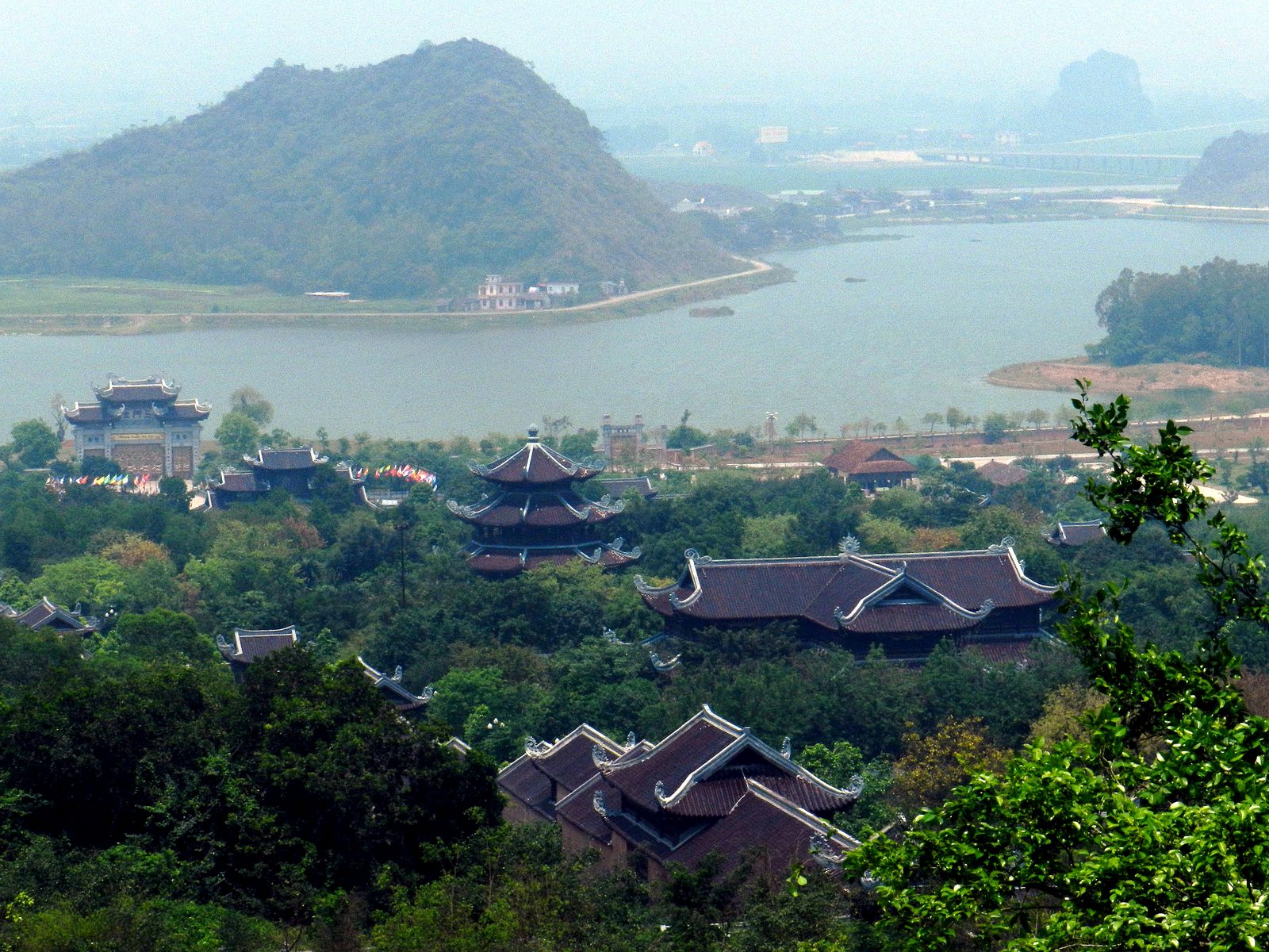The halls of Bái Đính pagoda above the lake and hills