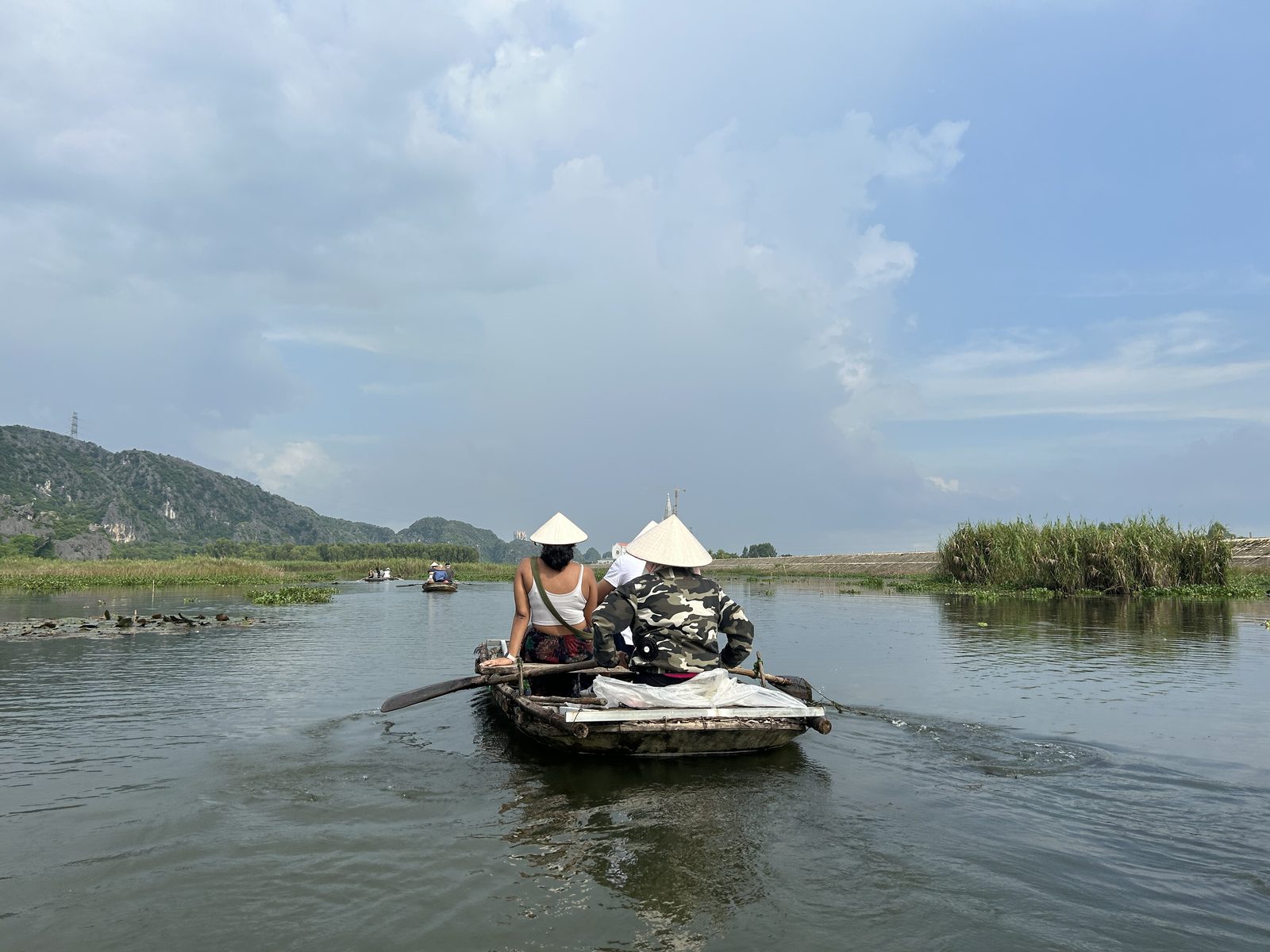 A rowing boat on the river at Tam Cốc