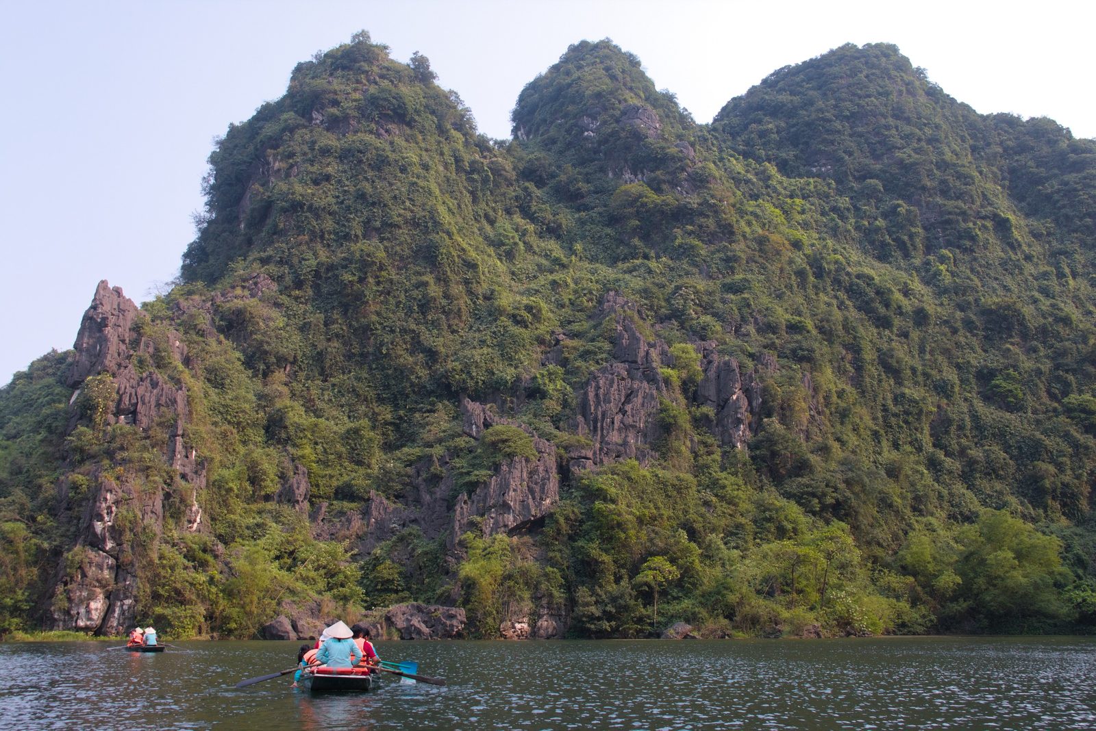 A rowing boat below the karst peaks of Tràng An